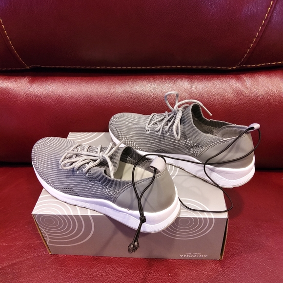 NWT Demi Women's 11 Sneakers FirmPrice*Last 1 - Picture 3 of 5